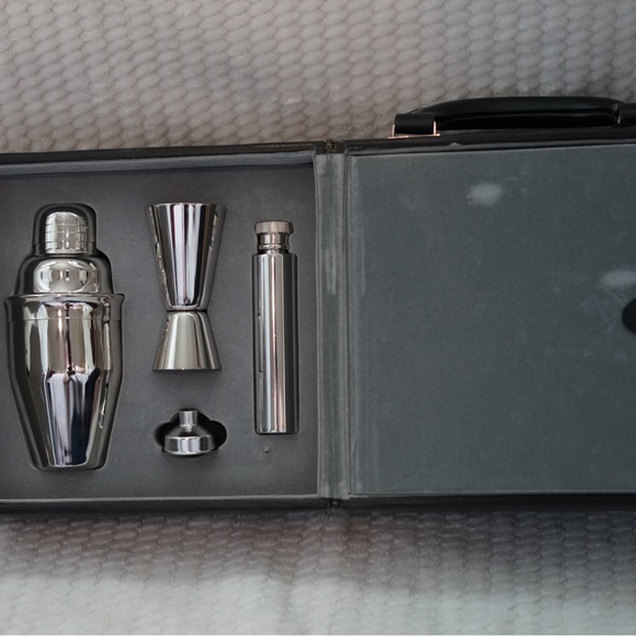 NEW Geoffrey Beene leather martini set - Picture 3 of 4